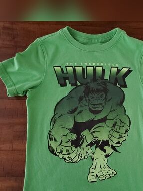 EUC Marvel Boy's The Incredible Hulk Graphic Short Sleeve T-shirt - Size S(6-7)